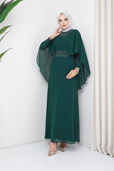 Olcay Rochie de seară Hijab din șifon cu detaliu din piatră și pelerină VERDE...