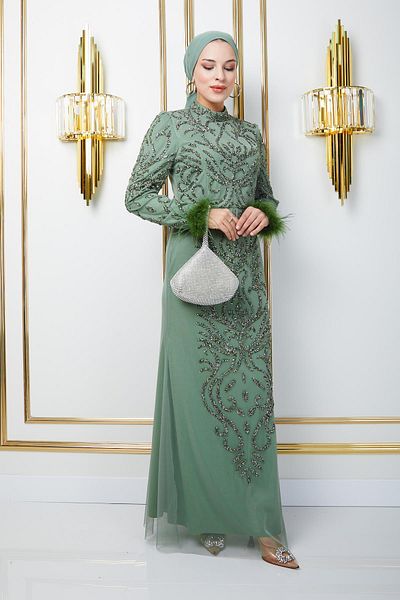 Olcay Hijab-Abendkleid mit Perlen und juwelenbesetztem Kragen und Federn, HELLGRÜN 1664