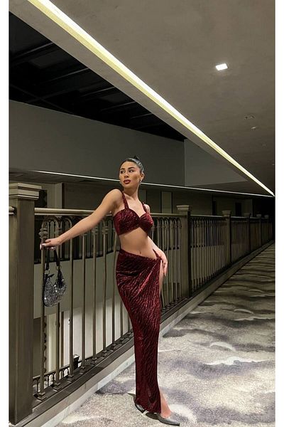Miss Buzzy Fabric Crop Top Slit Skirt Set.