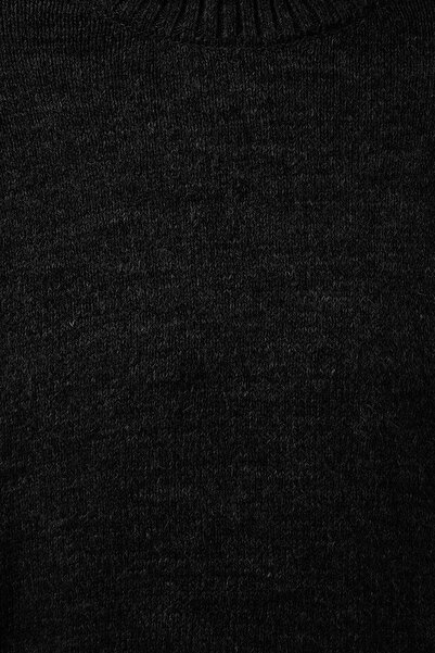 Trendyol Collection Schwarzer, locker geschnittener Strickpullover mit weicher Textur TWOAW25KZ00168