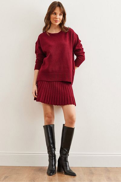 Olalook Women's Burgundy Crew Neck Sweater Mini Pleated Skirt Knitwear Suit Tkm- 19000333