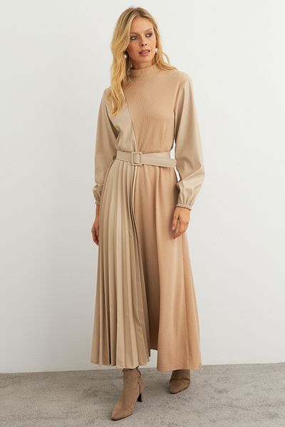 Cool & Modest Γυναικείο μάξι φόρεμα από συνθετικό δέρμα βανίλιας μπλοκ πλισέ MALZ100