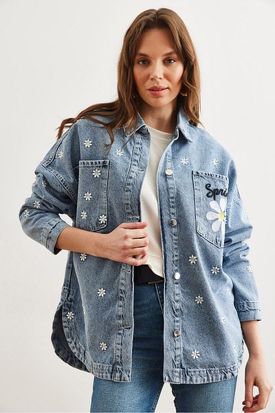 Olalook Jachetă de blugi oversize cu buzunare albastre pentru femei, brodata cu margarete CKT- 19000415