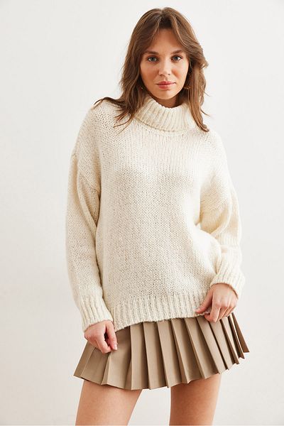 Olalook Women's Ecru Turtleneck Soft Texture Thick Knitwear Sweater Kzk- 19000936