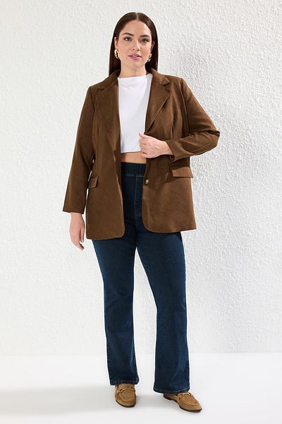 Trendyol Curve Braune, gewebte Wildlederjacke in Übergröße TBBAW25AG00018