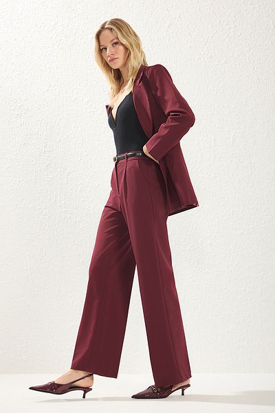 Trendyol Collection Weinrote, plissierte, gewebte Hose mit weitem Bein – TWOAW25PL00113