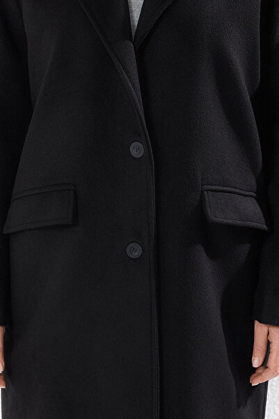 Trendyol Curve Чорне двобортне пальто на підкладці TBBAW25DD00015