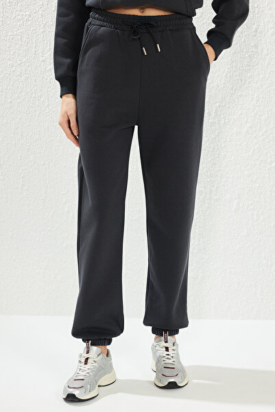 Trendyol Collection Σετ φόρμας πλεκτή ανθρακί - Χοντρό εσωτερικό, φλις κουκούλα, υπερμεγέθη κοπή TWOAW25EM00006