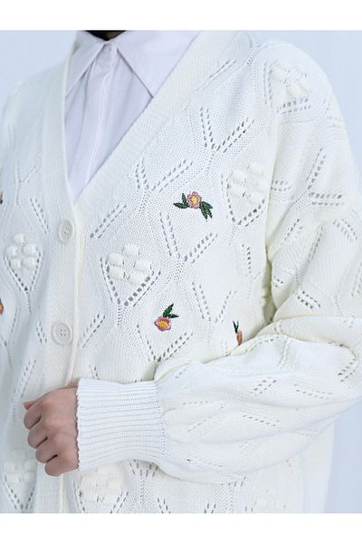 Modamorfo Ecrufarbene Strickjacke mit Pompon-Blumenstickerei – geknöpft