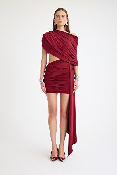 TARA COŞKUNTUNCEL Beli cut out detaylı kuşaklı büzgülü mini elbise