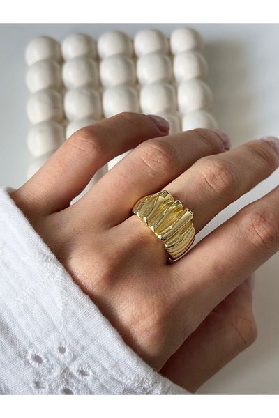 Ressia Curved Water Drop Ring