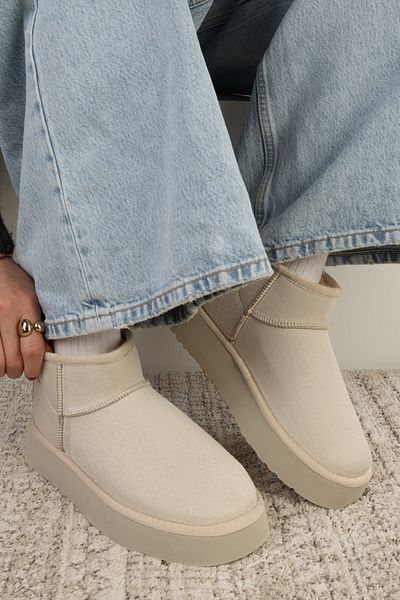 Shoeberry Бежеві жіночі замшеві чоботи короткі однотонні текстильні