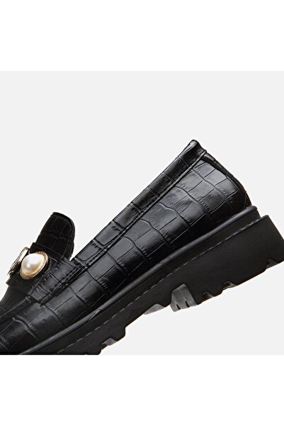 Yaya by Hotiç Черни дамски мокасини с катарама