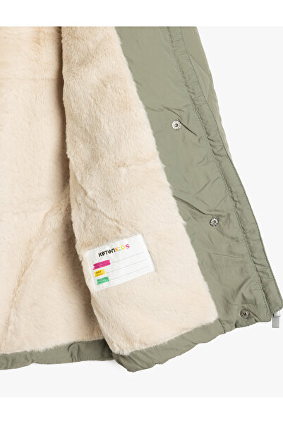 Koton Λεπτομερές φουσκωτό παλτό από ψεύτικη γούνα - με κουκούλα και τσέπη με κάλυμμα αέρα