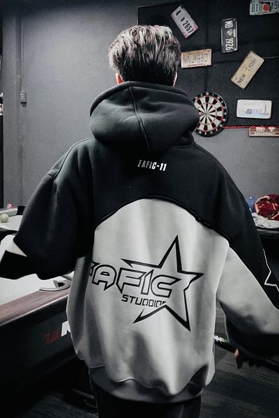 Köstebek Бял суичър с качулка Black Star Fafic Studio
