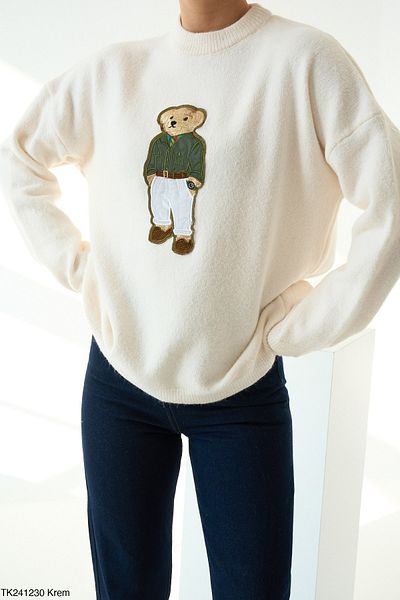 Nisantasimoda Women's Crew Neck Bear Embroidery Detailed Knitwear Sweater
