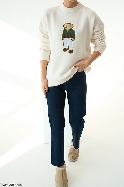 Nisantasimoda Women's Crew Neck Bear Embroidery Detailed Knitwear Sweater