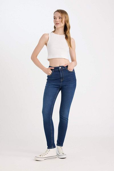 DeFacto Knöchellange Jeanshose mit hoher Taille und schmaler Passform C7612AX24CW