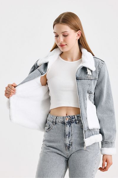 TREND KOMBİN PALTOF DE JEANS ALBASTRU ICE CU DETALIU DE BUZUUNAR IN INTERIOR DE BLANĂ