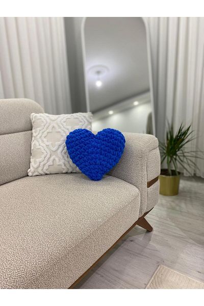 Home Декоративна възглавница във формата на сърце