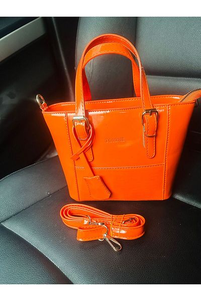 torime Geantă portocalie din piele lacuită - Geantă crossbody, damă, mărime medie, cu detaliu cataramă