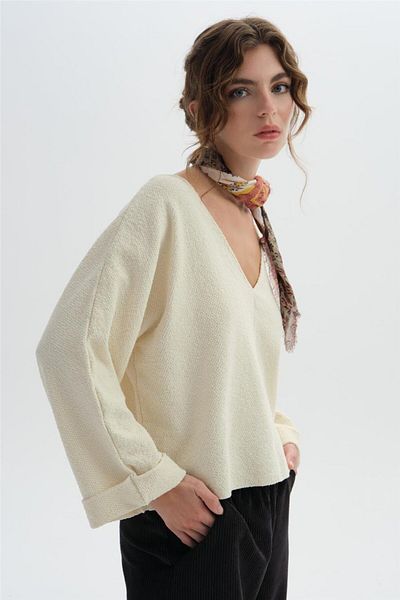 SHERIN Ecru V-Neck Knitwear Sweater