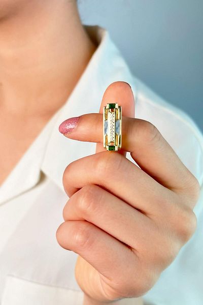 Sose Moda Rectangular Ring with Gold Enameled Stone