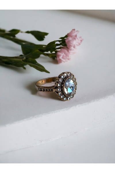 FAYRA ACCESSORIES خاتم بيضاوي - تفاصيل حجر الكريستال