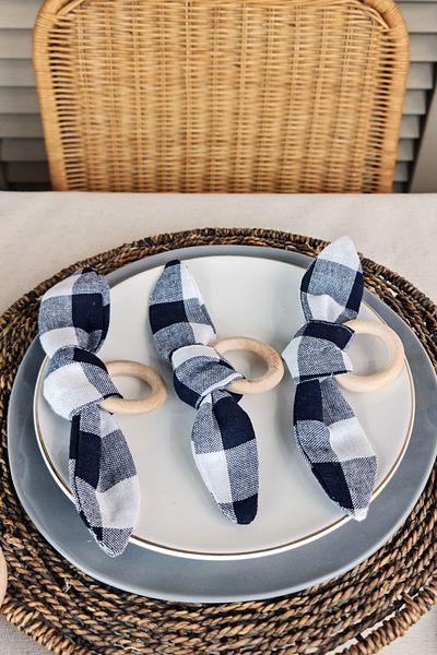 cotton maison Комплект от 6 дървени пръстена за салфетки с ретро панделка
