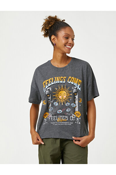 Koton Σύνθημα εμπριμέ μπλουζάκι με λαιμόκοψη με κοντό μανίκι