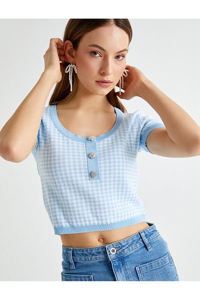 Koton X Tuba Unsal - Tricot Bluză cu mânecă scurtă cu detaliu cu nasturi de piatră Gingham