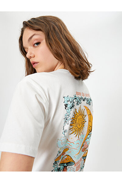 Koton تي شيرت بأكمام قصيرة ورقبة دائرية وقصة مريحة - مطبوع على الظهر