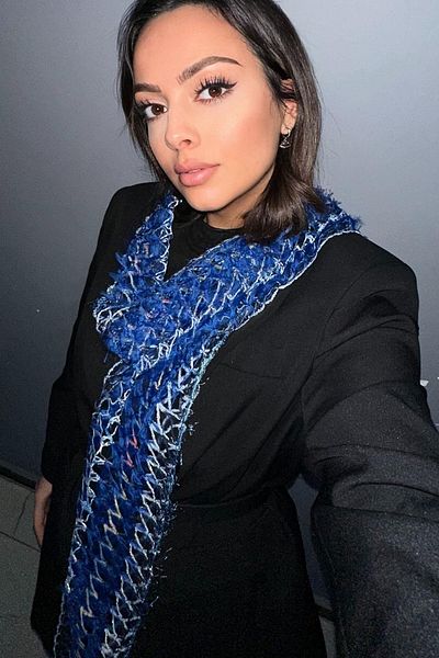 TAKIŞTIR شال/وشاح محبوك باللون الأزرق الداكن