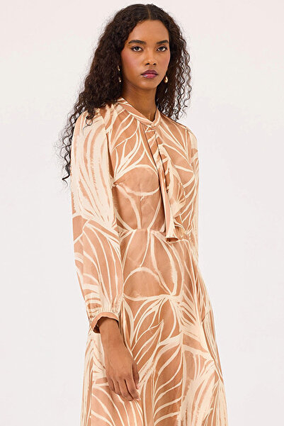 SEÇİL Μίνιμαλ μοτίβο μακρυμάνικο φόρεμα μίντι