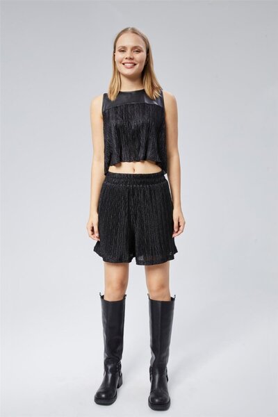 HomeStore Dalga Çizgili Lastikli 2 Cepli Şort