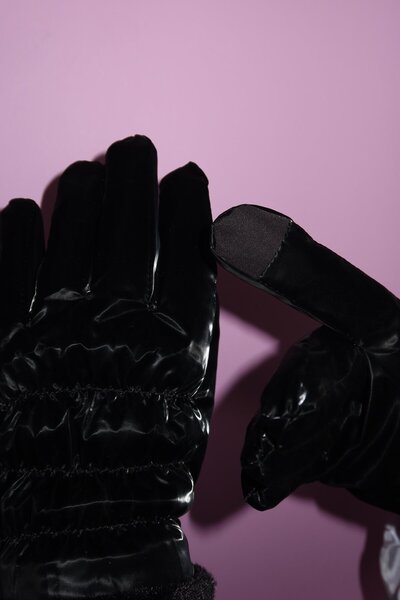 TAKIŞTIR Black Color Teddy Bear Detailed Plush Inflatable Gloves