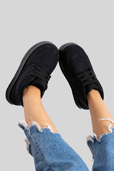 selinshoes Black Women's Boots - Lace-Up, Thick Sole and Fur Inside