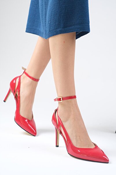 Mio Gusto Diana Red Color Patent Leather Women's Heeled Shoes