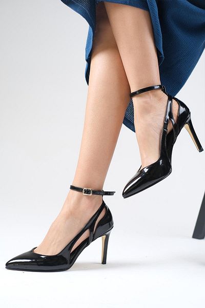 Mio Gusto Diana Black Color Patent Leather Women's Heeled Shoes