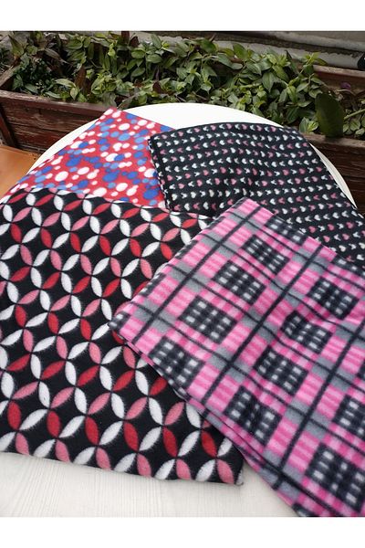 aktarteks 10 Pieces of Fleece Blankets for Stray Animals