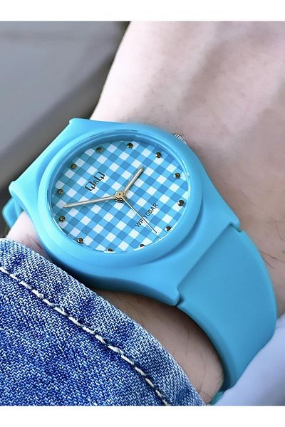 Q&Q  Unisex Waterproof Plastic Band Wristwatch