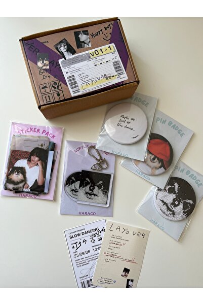 Hara Company مجموعة ألبوم Bts Taehyung Layover (شارة، سلسلة مفاتيح، حزمة ملصقات) V2