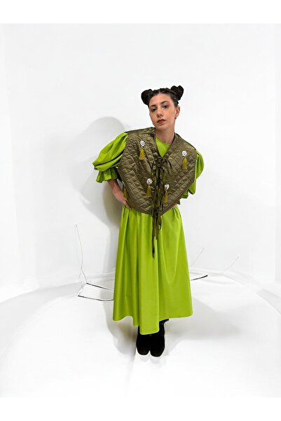 Pastelist. Özel Tasarım Taş Ve Püskül Detaylı Oversize Saten Kapitone Bağlama...