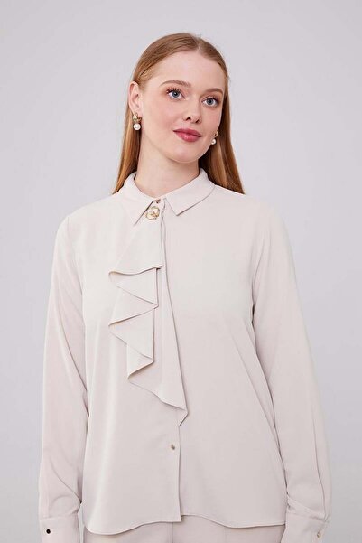 Levidor Μπλούζα με μπεζ γιακά και λεπτομέρεια καρφίτσας
