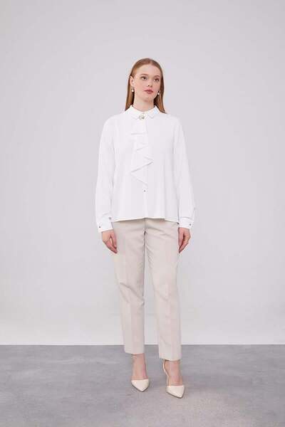 Levidor Ecru Neckline Scarf Brooch Detailed Blouse