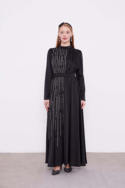 Levidor Βραδινό φόρεμα με κέντημα από μαύρη πέτρα Σατέν φόρεμα