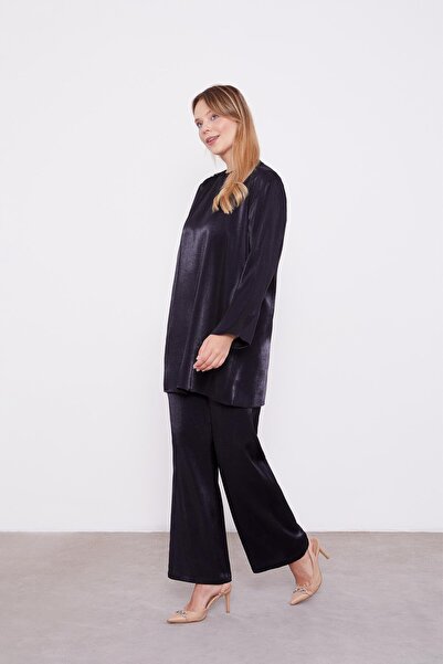 Levidor Black Shoulder Embroidered Satin Double Suit