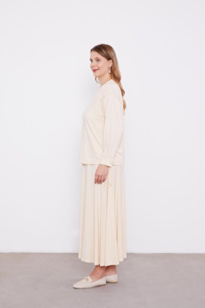 Levidor Beige Pearl Detailed Skirt Suit