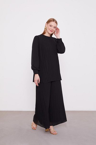 Levidor Black Pleated Chiffon Double Suit