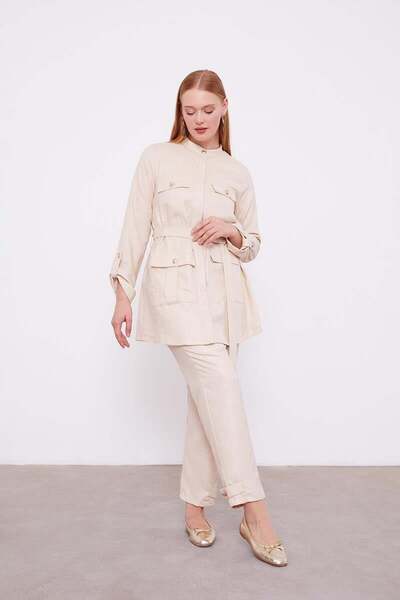 Levidor Διπλό κοστούμι A. Beige με λεπτομέρεια τσέπης στο γιακά